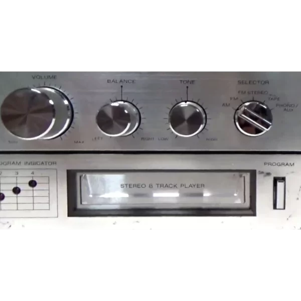 Model 10881 Cassette, 8Track, AM, FM Front RightControls